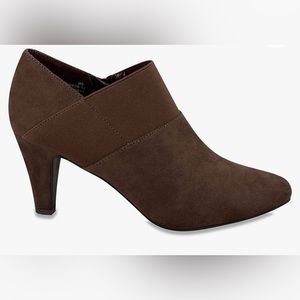 London Fog Faux suede Bobbie ankle booties, water resistant, size 9.5, new